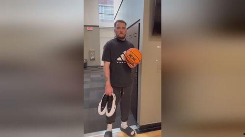 篮球国产剧情搞笑视频,球场上的欢乐对决